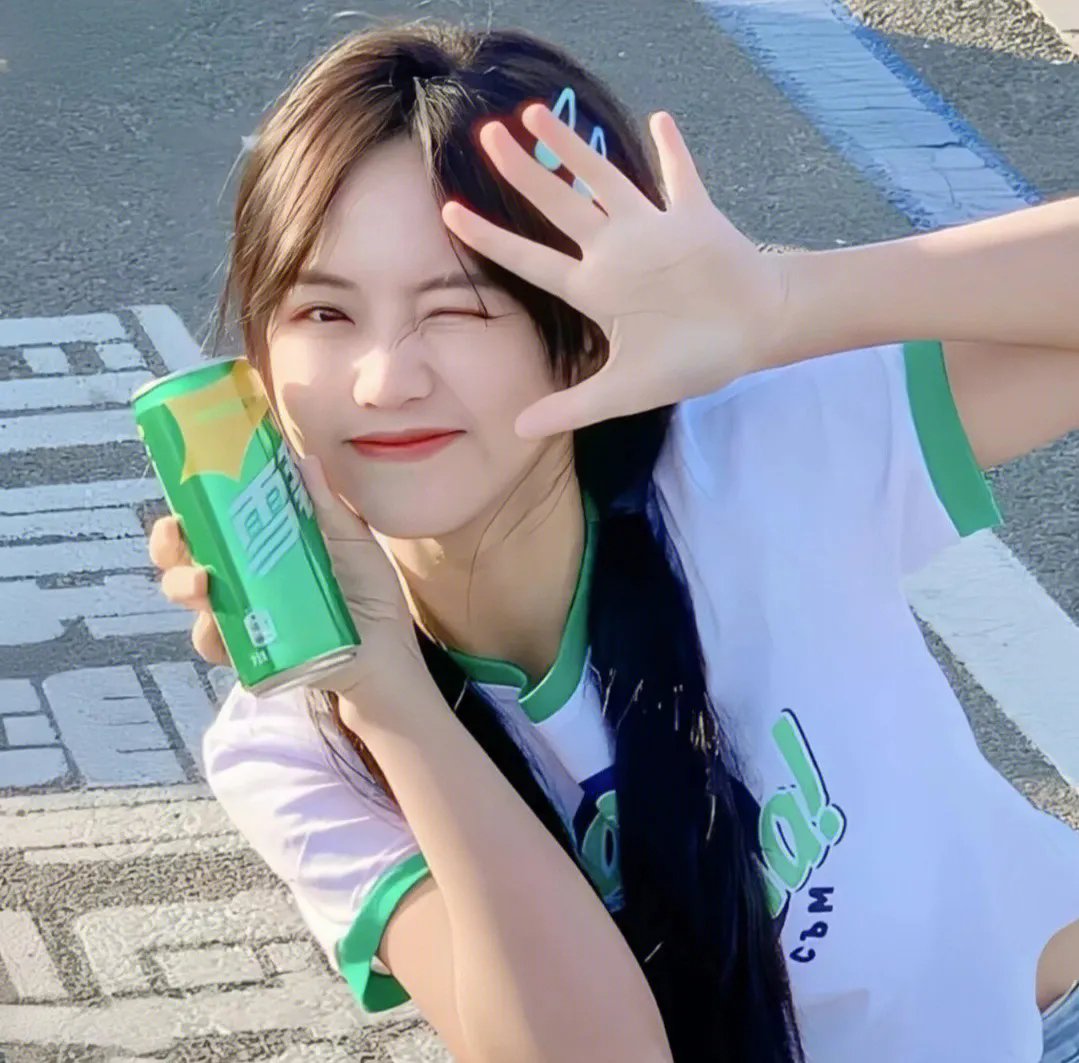 照片中的女孩
